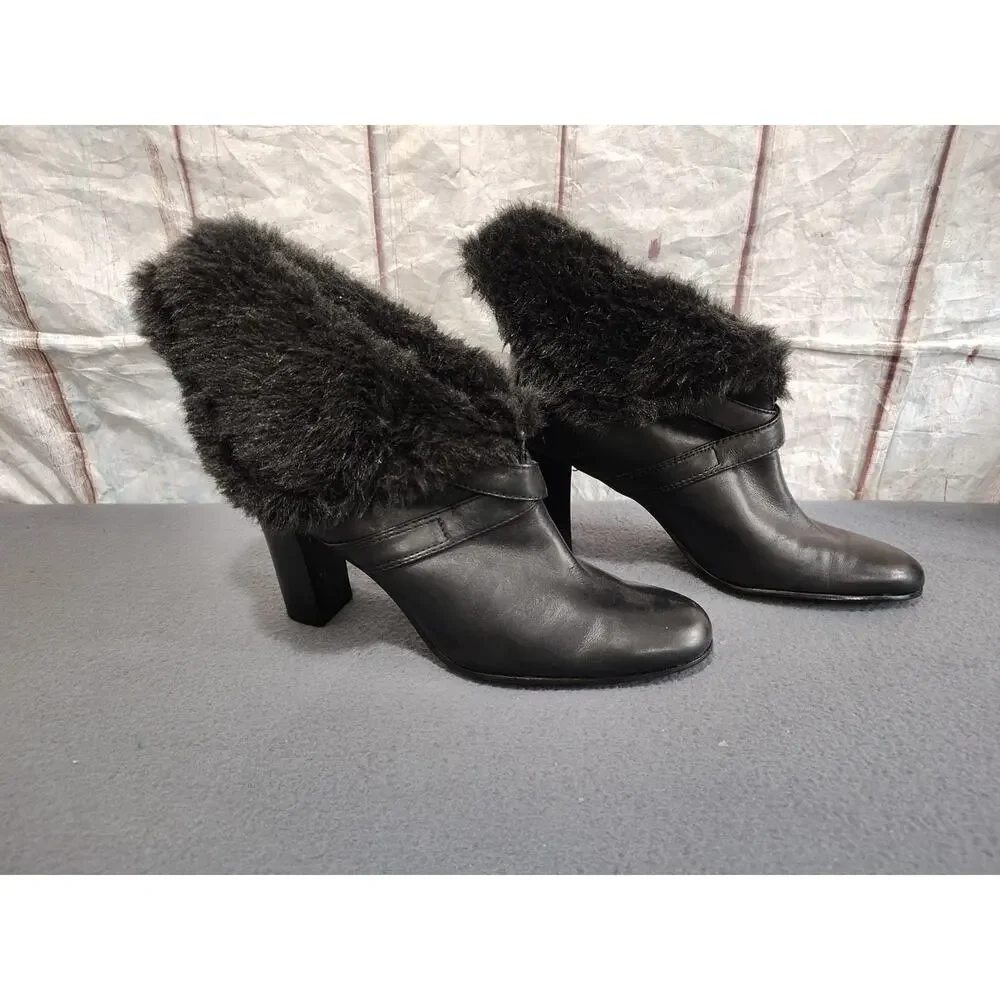 Ladies Size 7M ST JOHN'S BAY Black Short Booties Leather Faux Fur Fold Over Cuff